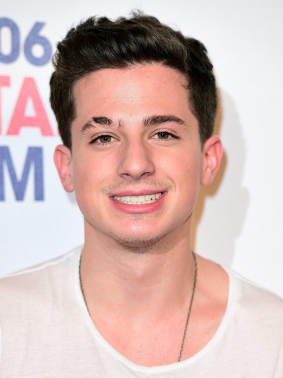 Charlie Puth vomitó en pleno programa de televisión ¡Mira! E! Online
